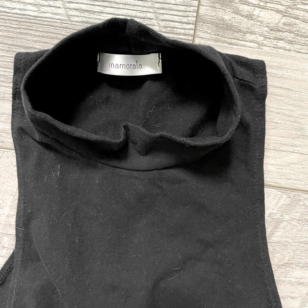 INAMORATA cropped mock neck black top